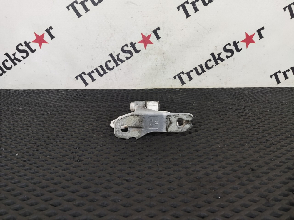 Петля двери правой