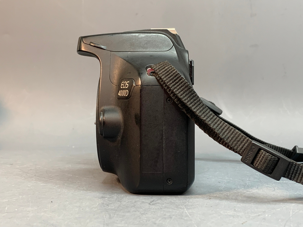 Canon EOS 4000D Body 19.300 кадров