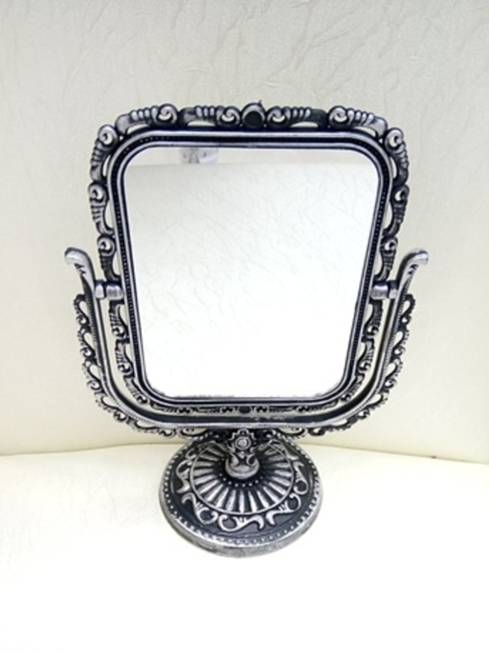 Зеркало настольное в пластиковой оправе «Версаль - Прямоугольник» цвет золото, двухстор, подст 10,5*10,5см, зер 11,5*15,5см, выс 23,5см