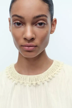 ZARA ТОП С ИСКУССТВЕННЫМ ЖЕМЧУГОМ НА ГОРЛОВИНЕ, ЭКРЮ