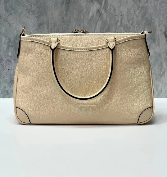 Сумка Louis Vuitton Trianon PM кремовый