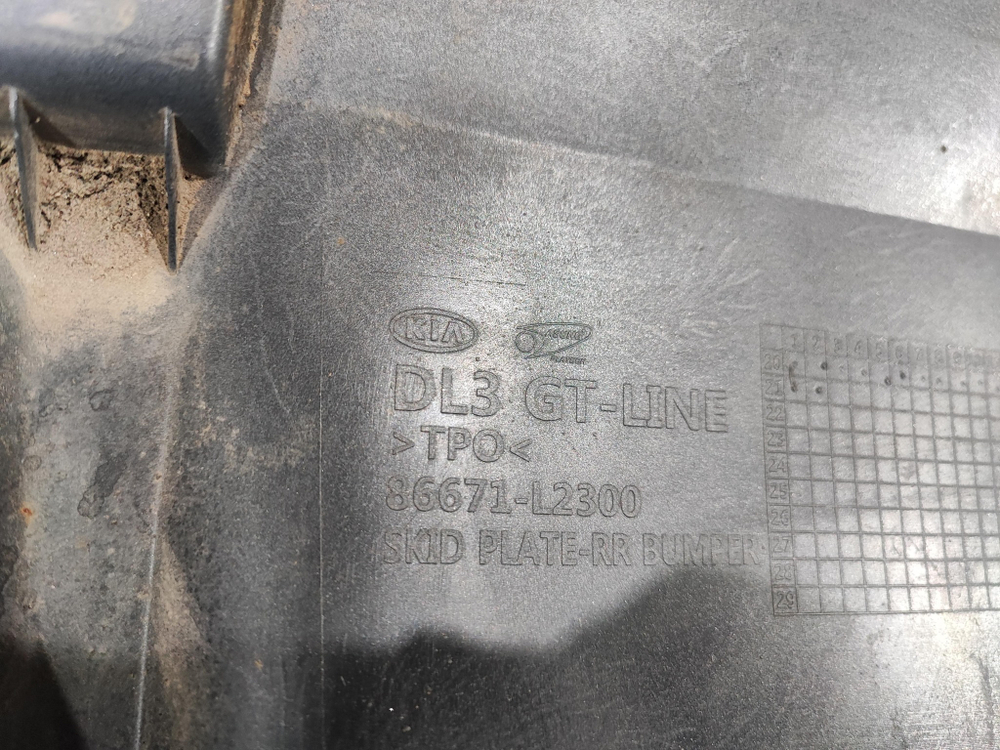 Накладка юбки заднего бампера Kia K5 20-22 Б/У Оригинал 86671L2300