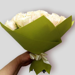 Букет из кремовых роз сорта "Шарман" 35 шт. в фоамиране