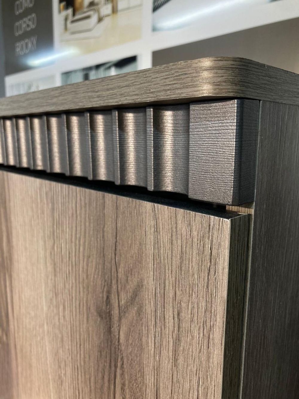 Шкаф 3-х дверн с ножками Ольга-3 Дуб делано серый/сильвер Пэлас