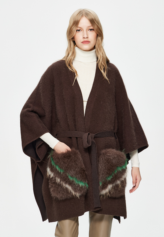 Кардиган-пончо из ангоры с меховыми карманами