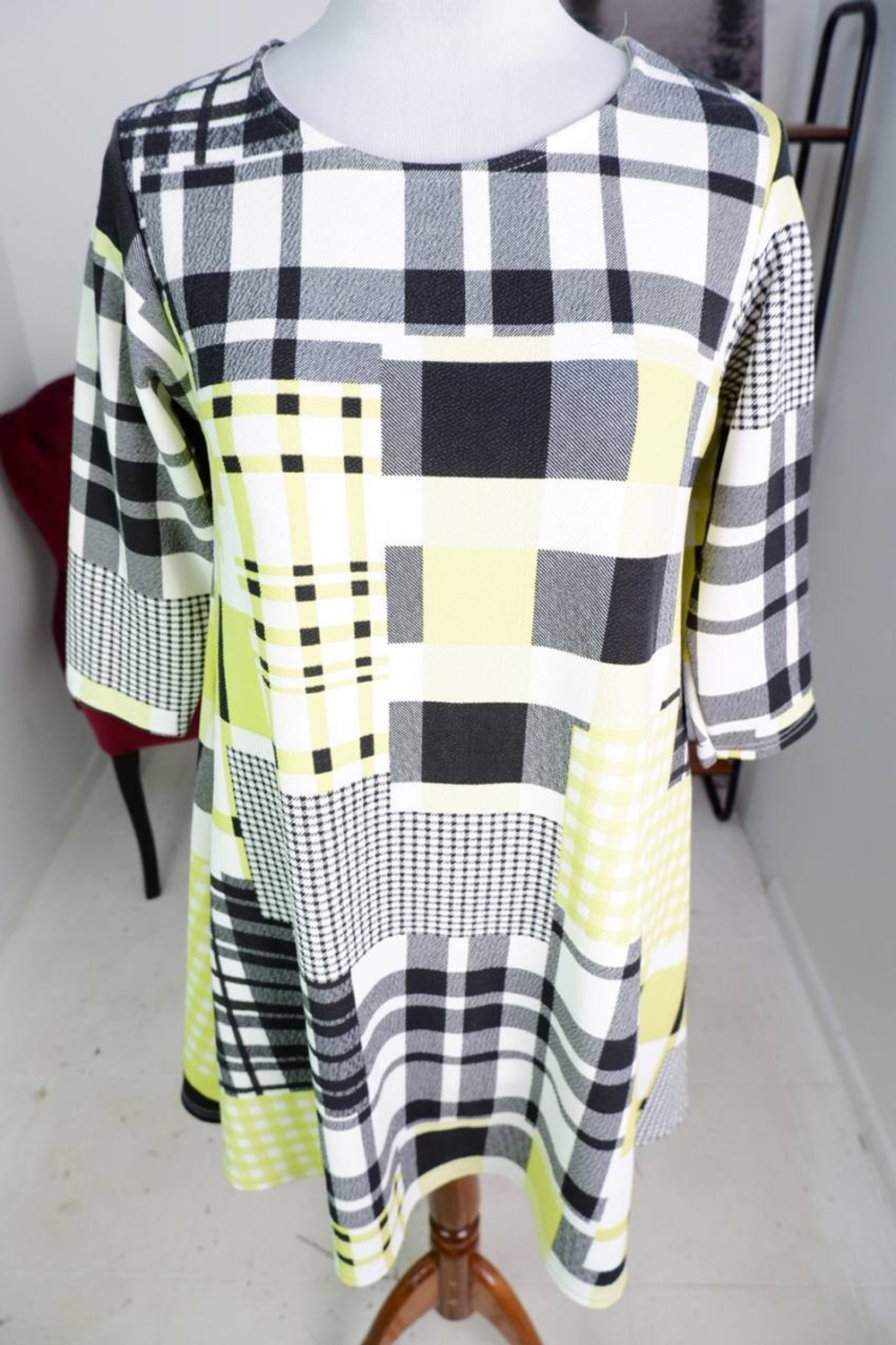 Платье для яркой девушки, визуально на 46 размер