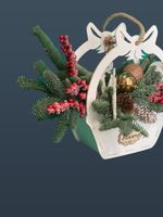 Новогодняя композиция с игрушками