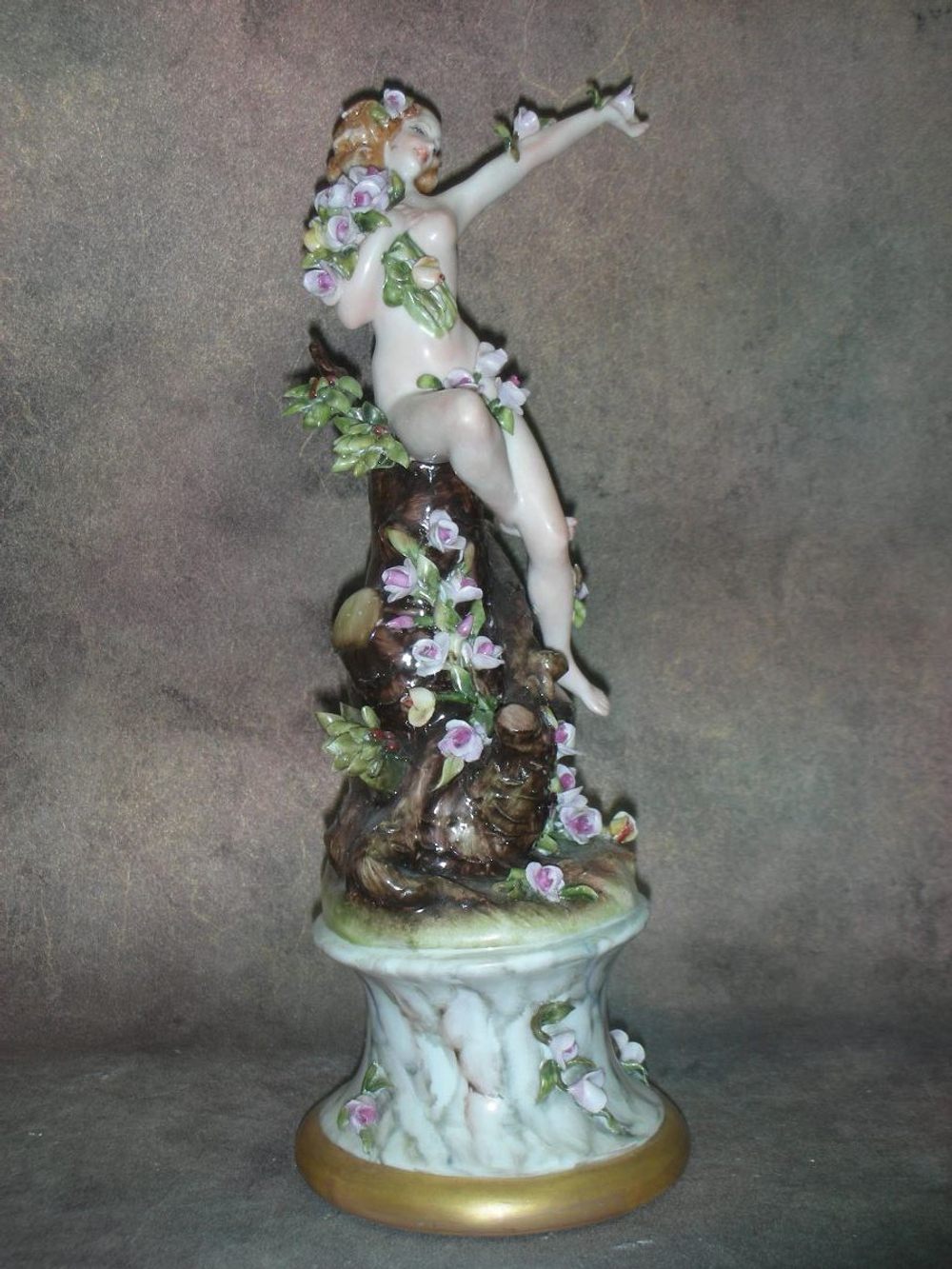 Фарфор. Статуэтка. Леди. Capodimonte. Италия