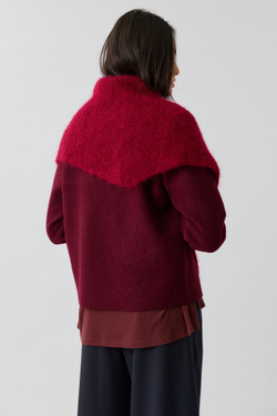 Косынка из мохера ягодного цвета