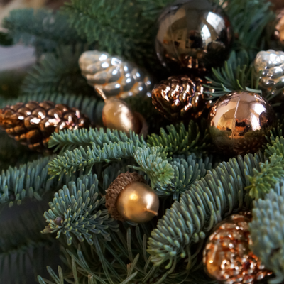 Композиция с фирменной свечой