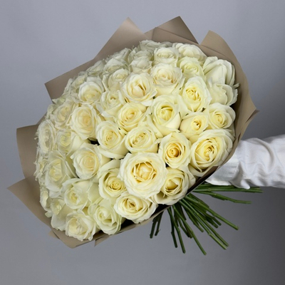 Букет цветов из 51 белой розы Россия 40 см