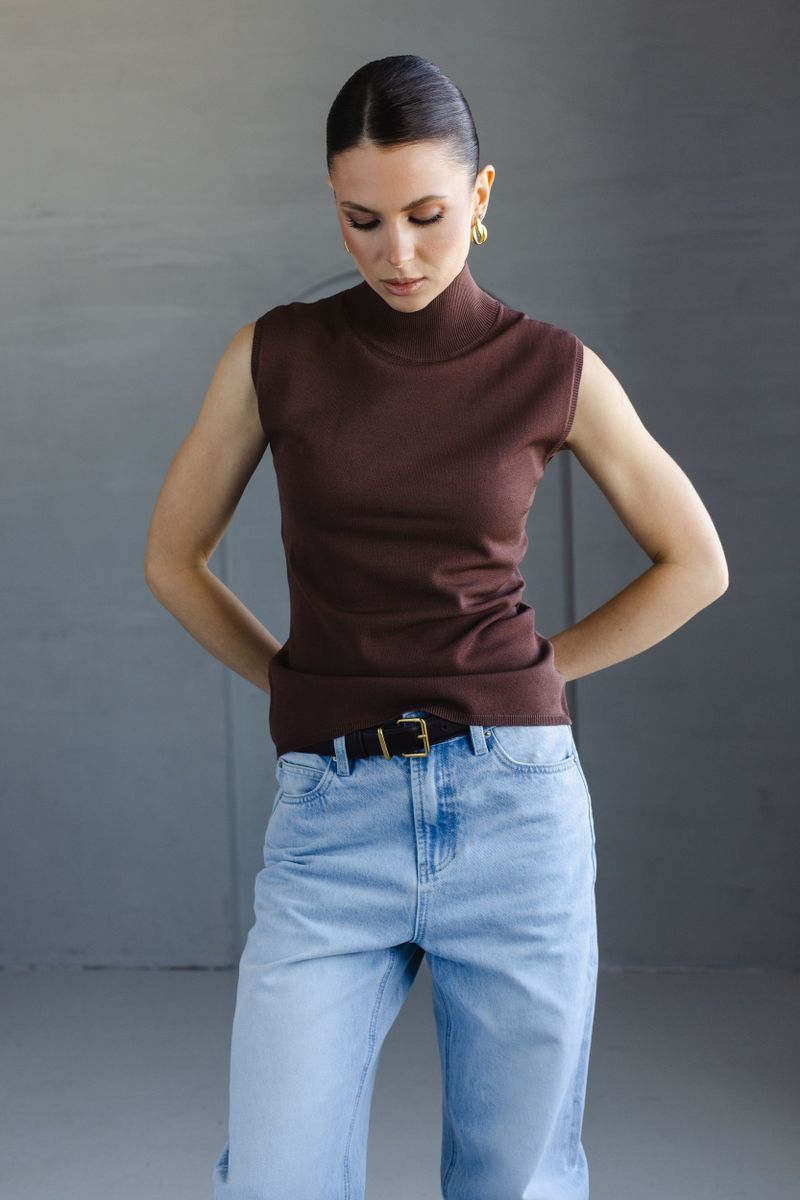 Блуза-топ из вискозы со стойкой коричневый