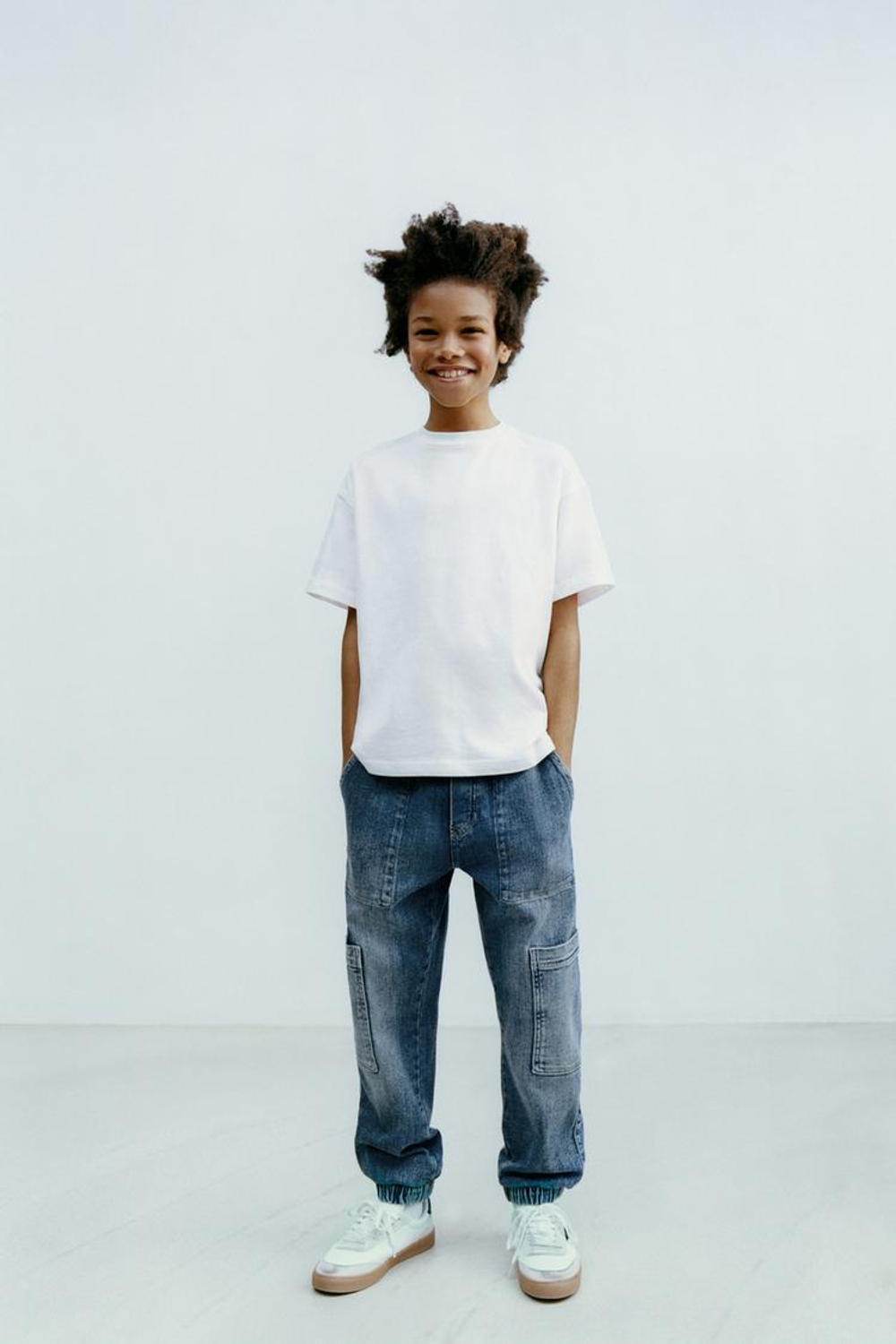 ZARA ДЖИНСЫ-ДЖОГГЕРЫ С КАРМАНАМИ, ВЫЦВЕТШИЙ СИНИЙ