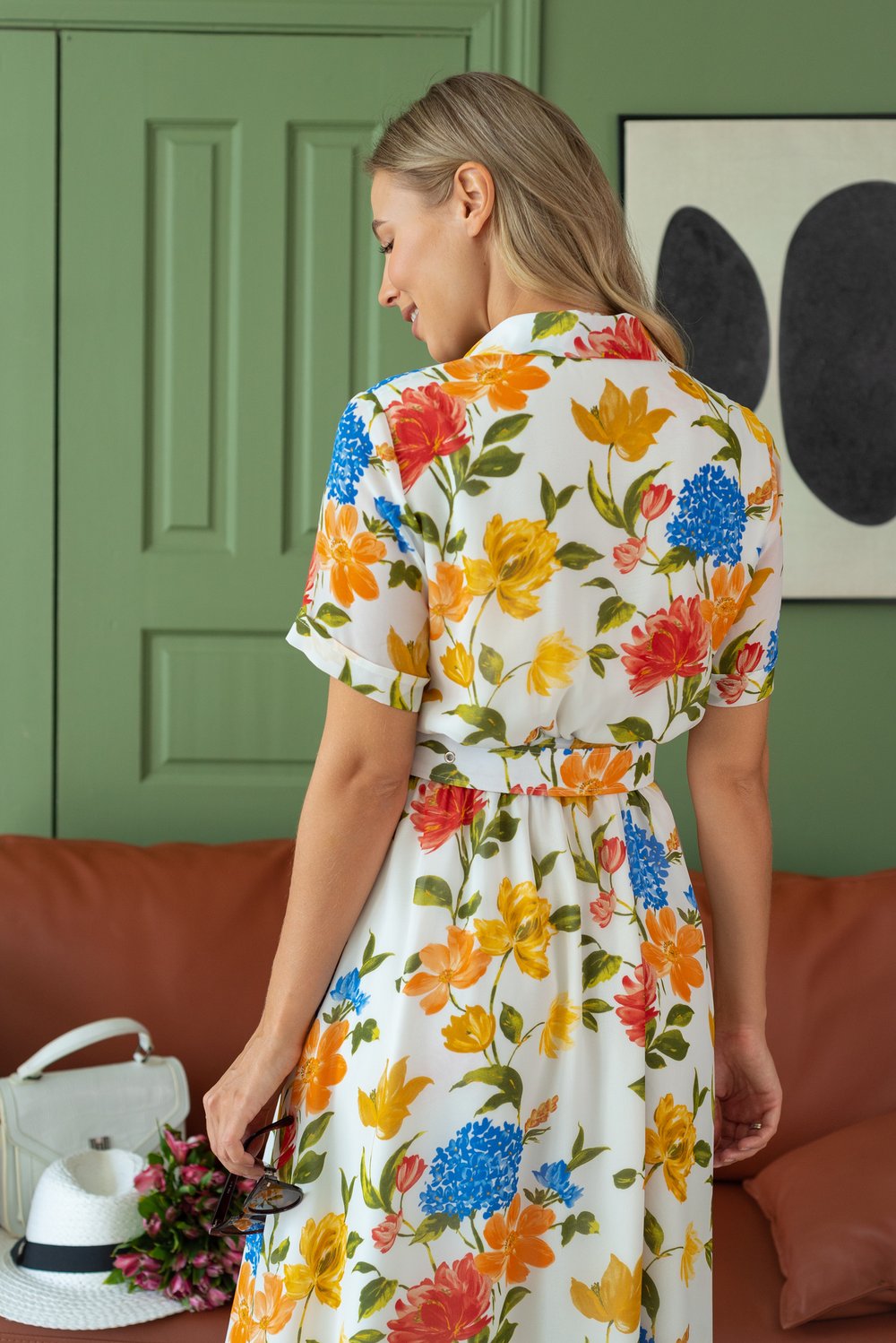 Платье с яркими цветами из шифона