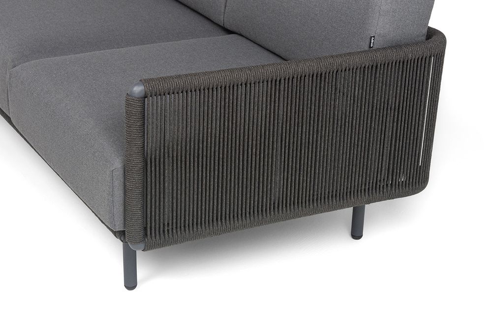 "Джелло" диван 3-местный плетеный из роупа, каркас алюминий темно-серый (RAL7024) муар, роуп темно-серый круглый, ткань темно-серая 027