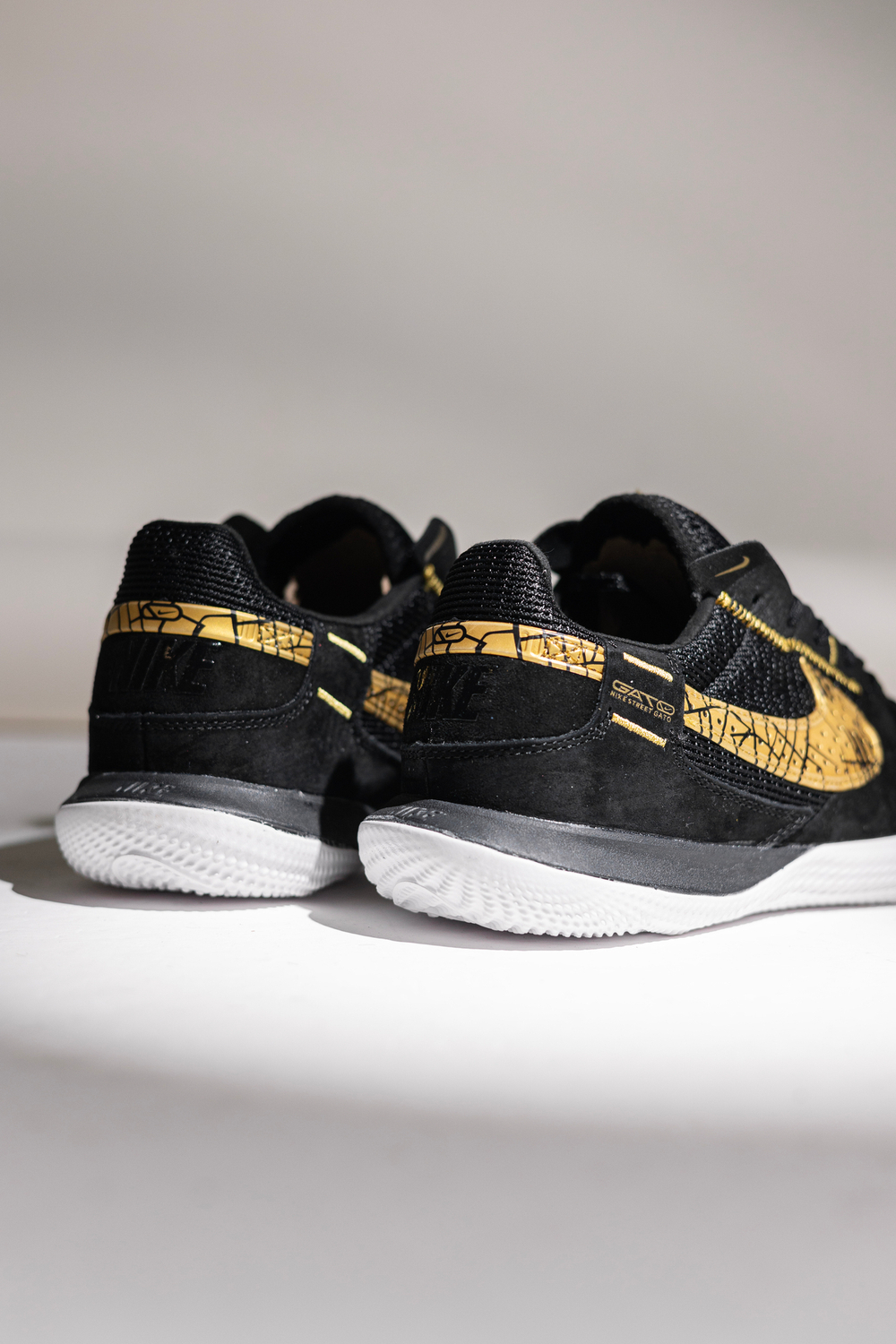 IN / Nike Streetgato / Dark Grey Metallic