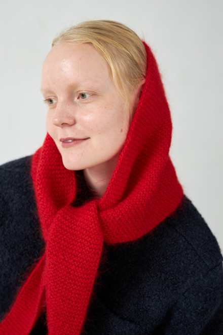 Косынка ручной работы красного цвета из мохера