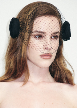 Вуаль черная с цветами по бокам