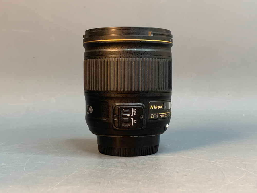 Nikon 28mm f/1.8G AF-S Nikkor б.