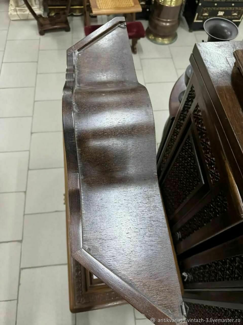 Настенная витрина/аптечка
