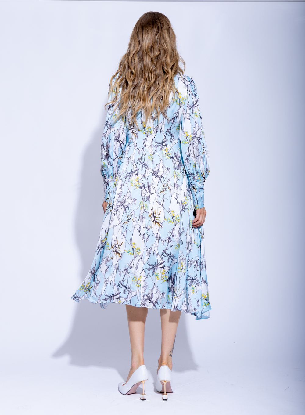 Женское зелёное платье миди с цветочным принтом