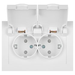Розетка Intro Accent 6-210-01 двойная с заземлением 2х2P+E Schuko с крышками штор. 16А-250В IP44 СУ AL/CU белый