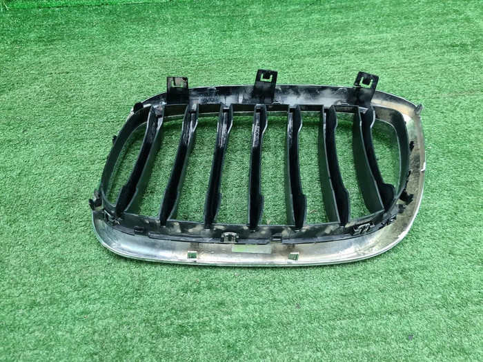 Решетка радиатора правая BMW X3 G01 X4 G02 (17-21)