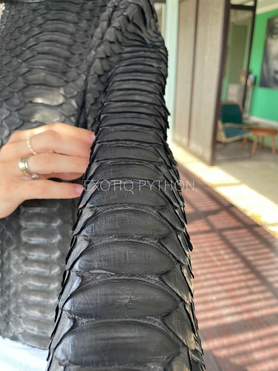 Женская куртка из кожи питона Dragon JT-112