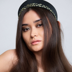 Кокошник с вышивкой из камней и золотых нитей