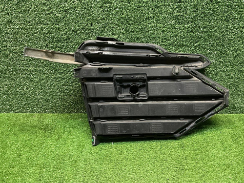 Решетка перед. бампера VW Touareg 3 (18-23) R-line