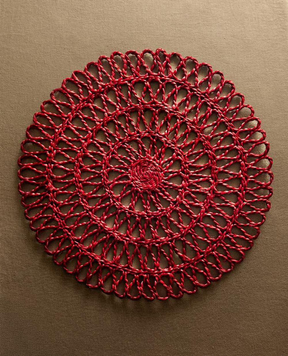 ZARA HOME ПЛЕТЕНАЯ ПОДСТАВКА ПОД СТОЛОВЫЕ ПРИБОРЫ, КРАСНЫЙ