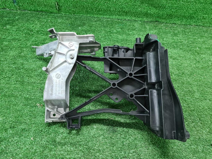 Кронштейн передней панели Mercedes GLC x253 15-22