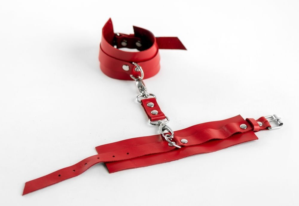 Красные оковы из натуральной кожи (Цвет: красный)