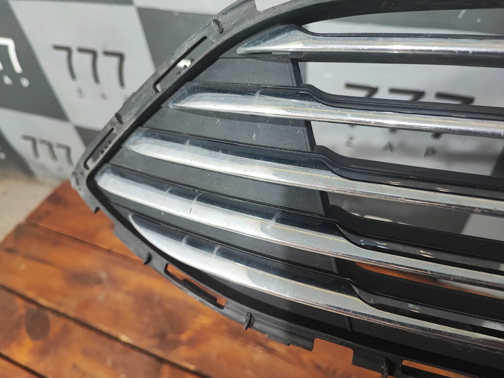 Решетка радиатора Ford Focus 3 14-19 Б/У Оригинал 1873307