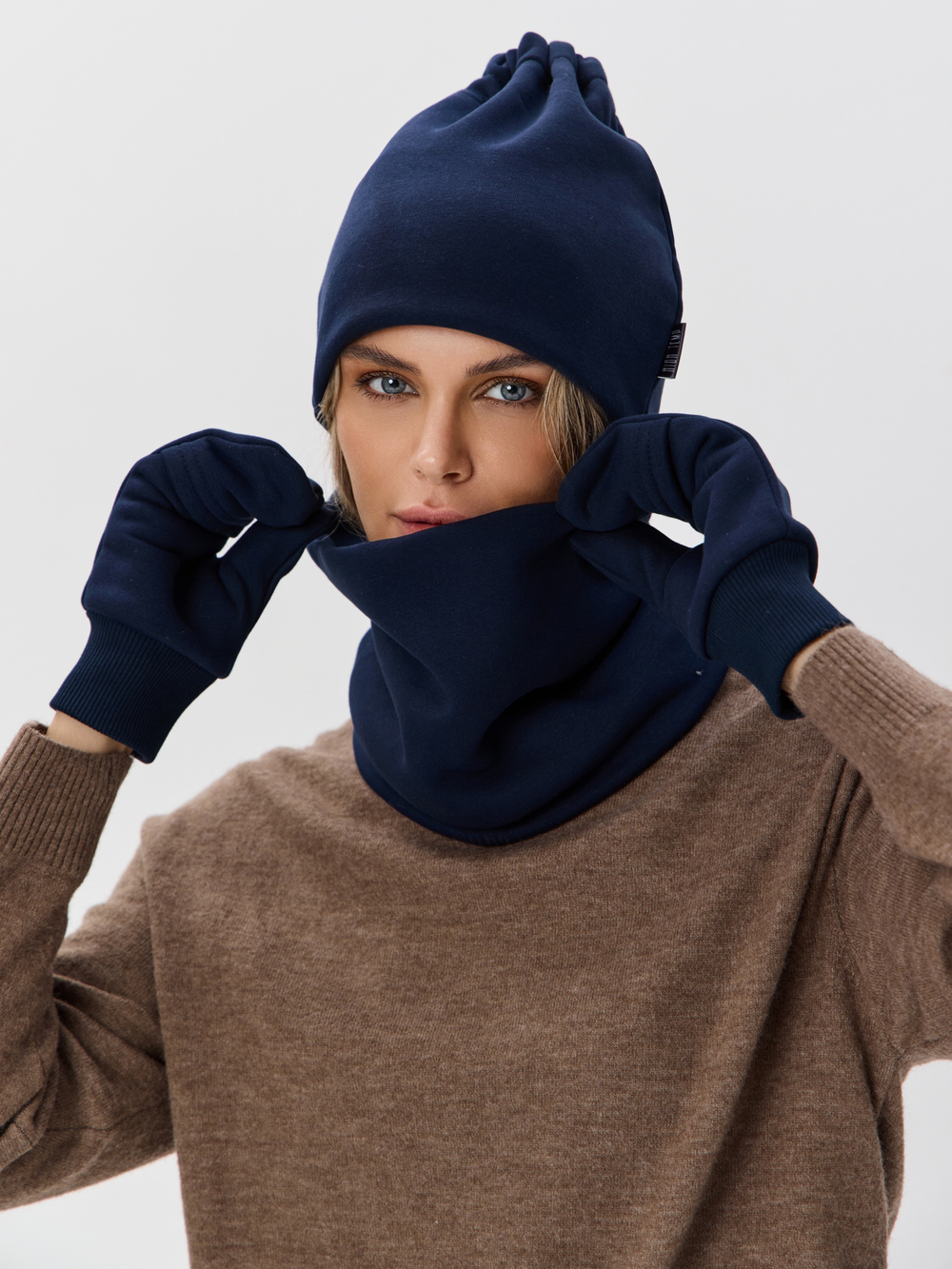 Комплект с начесом: снуд, варежки, шапка