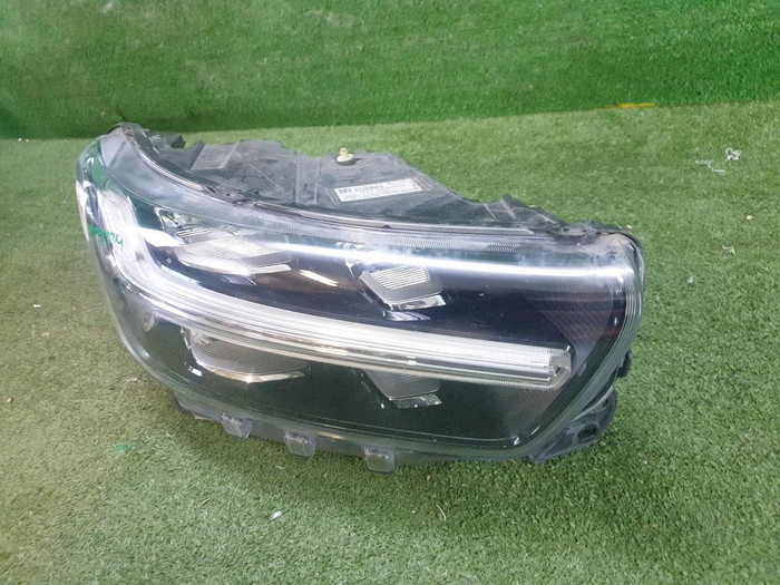 Фара правая Volvo XC40 1 (2017-2022) LED