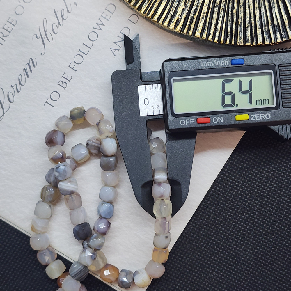 Агат Ботсвана, огранка, кубик, 7мм