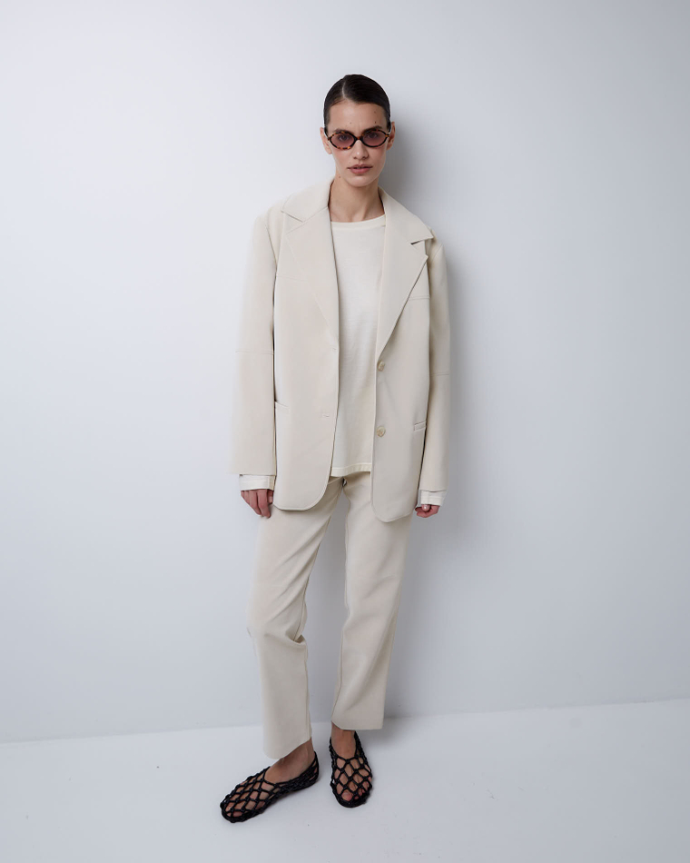 Жакет свободного кроя из искусственной замши молочный