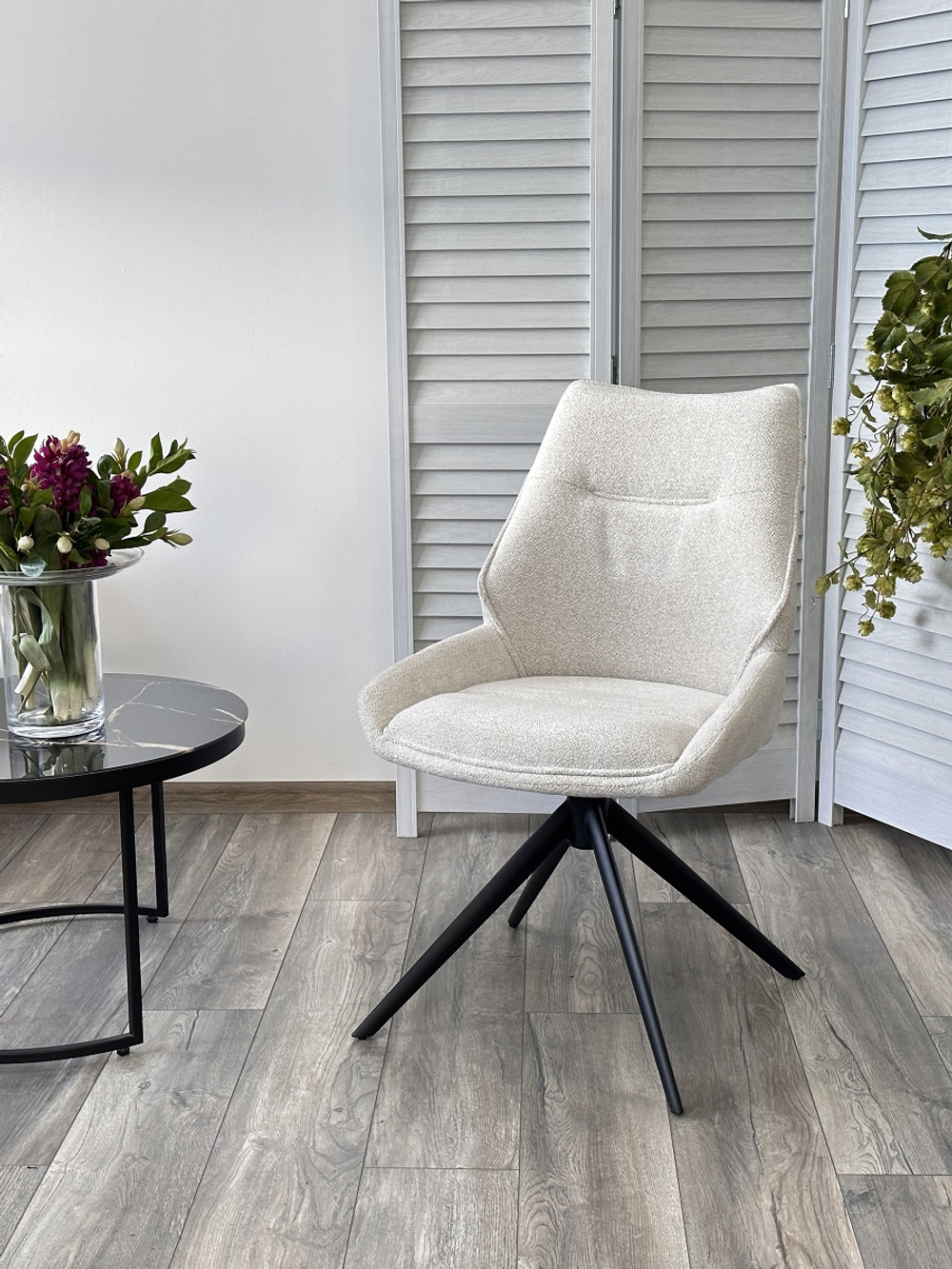 Стул М-City DISAUR Олаф (Olaf) поворотный на поворотный на 360 градусов, Raven22 Бежево-белый, ткань, Черный