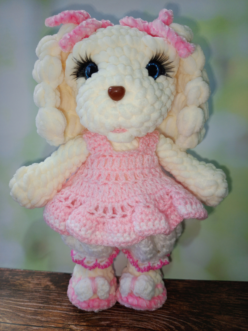 Вязанная игрушка ручной работы в единственном экземпляре с комплектом одежды