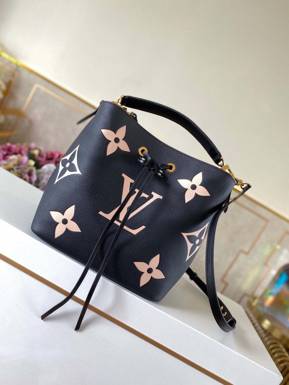 Louis Vuitton NeoNoe MM