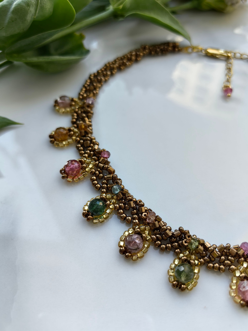 Колье "Черепица" ручной работы из бисера и камня Турмалин