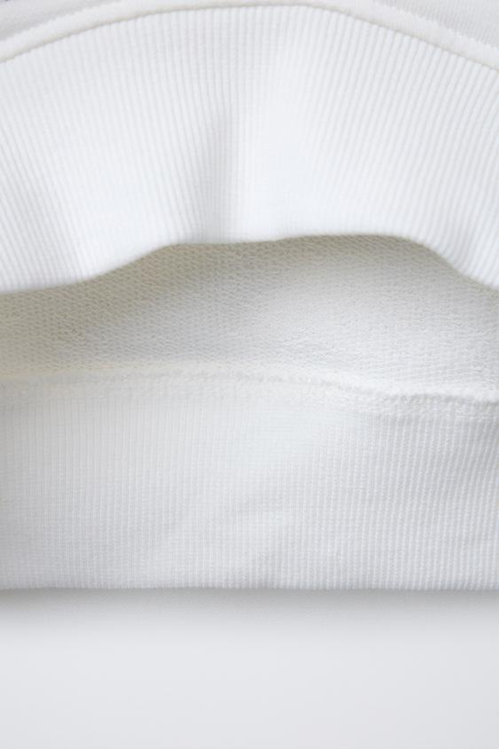 ZARA ТОЛСТОВКА С ПРИНТОМ «КУКЛЫ», ЖЕЛТОВАТО-БЕЛЫЙ