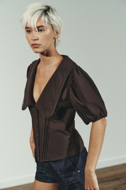 ZARA ТОП С БОЛЬШИМ ОТЛОЖНЫМ ВОРОТНИКОМ И ОБЪЕМНЫМИ РУКАВАМИ, КОРИЧНЕВЫЙ