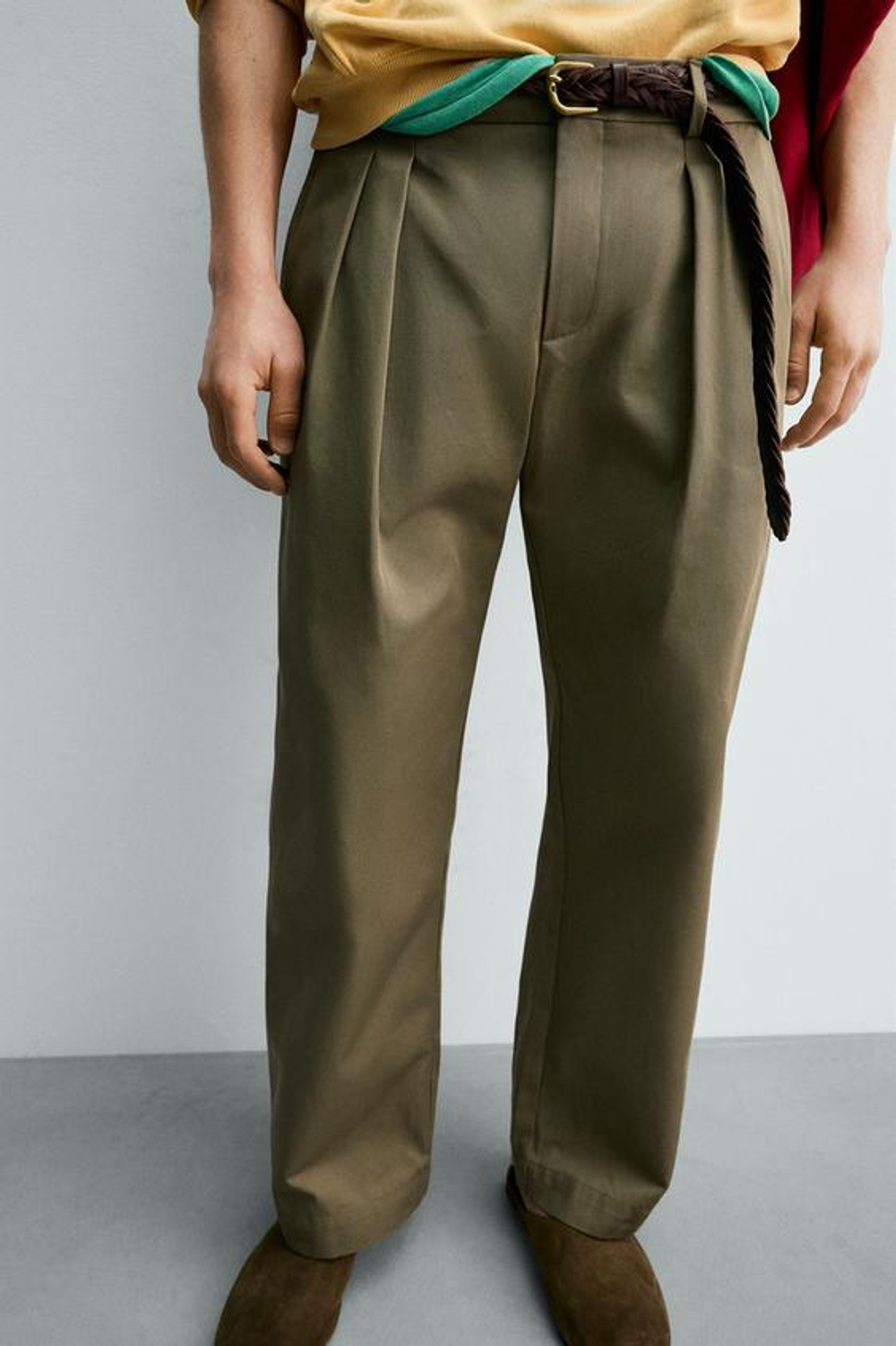 ZARA X AARON LEVINE БРЮКИ ЧИНОС СО СКЛАДКАМИ, ХАКИ
