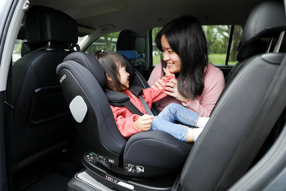 Автокресло Recaro Salia 125 Carbon Grey