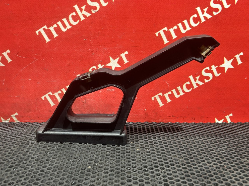 Кронштейн солнцезащитного козырька левый