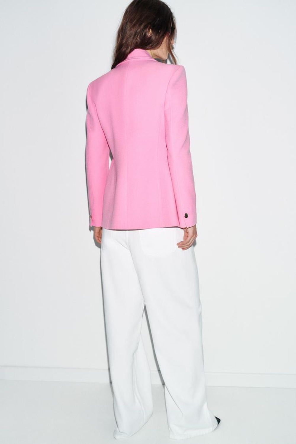 ZARA ПРИТАЛЕННЫЙ БЛЕЙЗЕР С ПОДПЛЕЧНИКАМИ, РОЗОВЫЙ