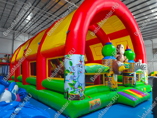 Коммерческий надувной батут "Зверята с крышей" 12*8*6 м