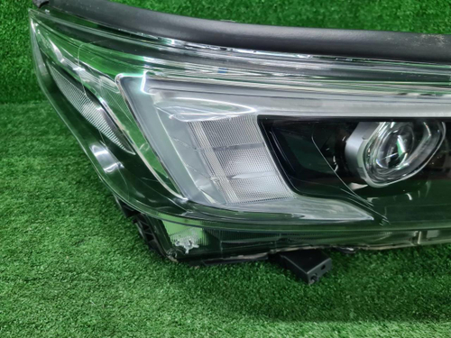 Фара правая Subaru Outback 6 (2019-2022) LED (В пленке)